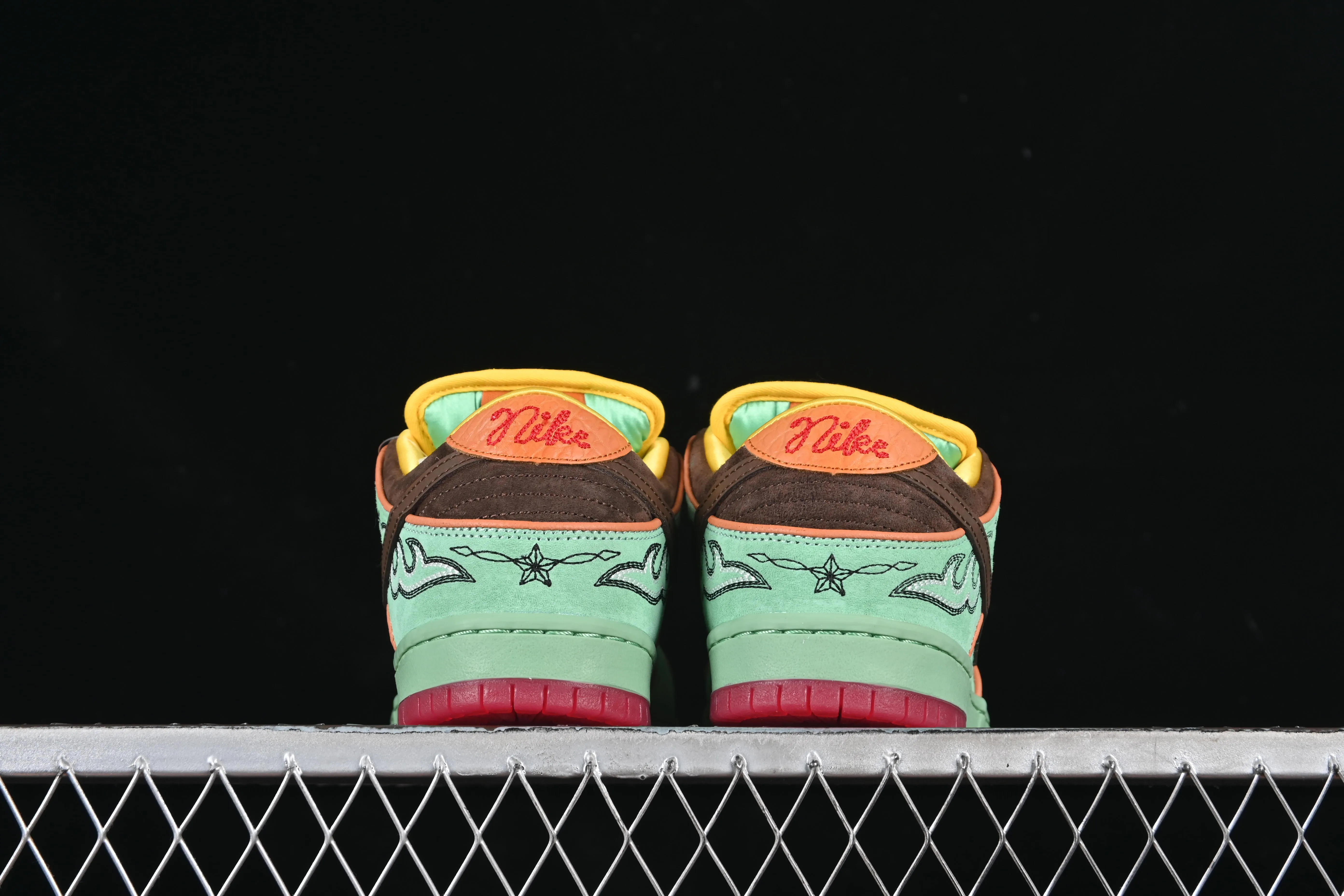 All Categories Nk SB Dunk Series Nk SB Dunk Low Low-top sneakers Pure original Nike SB Dunk Low "Tourmaline" Black Moon Low-top casual skateboard shoes HF3058-300